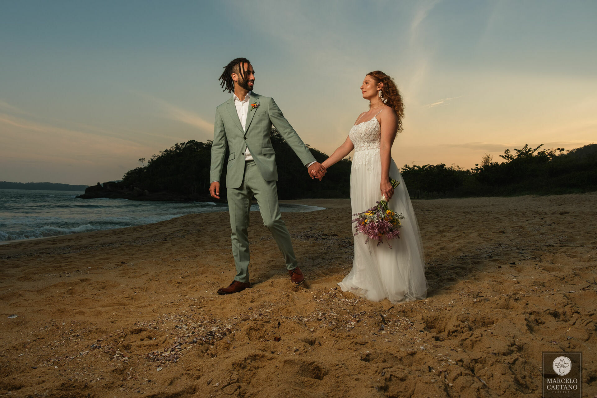 Foto Casamento na praia - Ubatuba - Vanessa e Gabriel - Imagem 75
