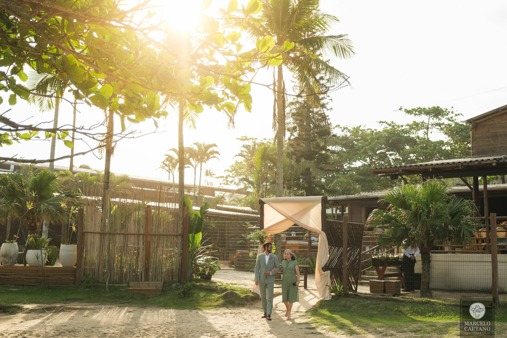 Foto Casamento na praia - Ubatuba - Vanessa e Gabriel - Imagem 32