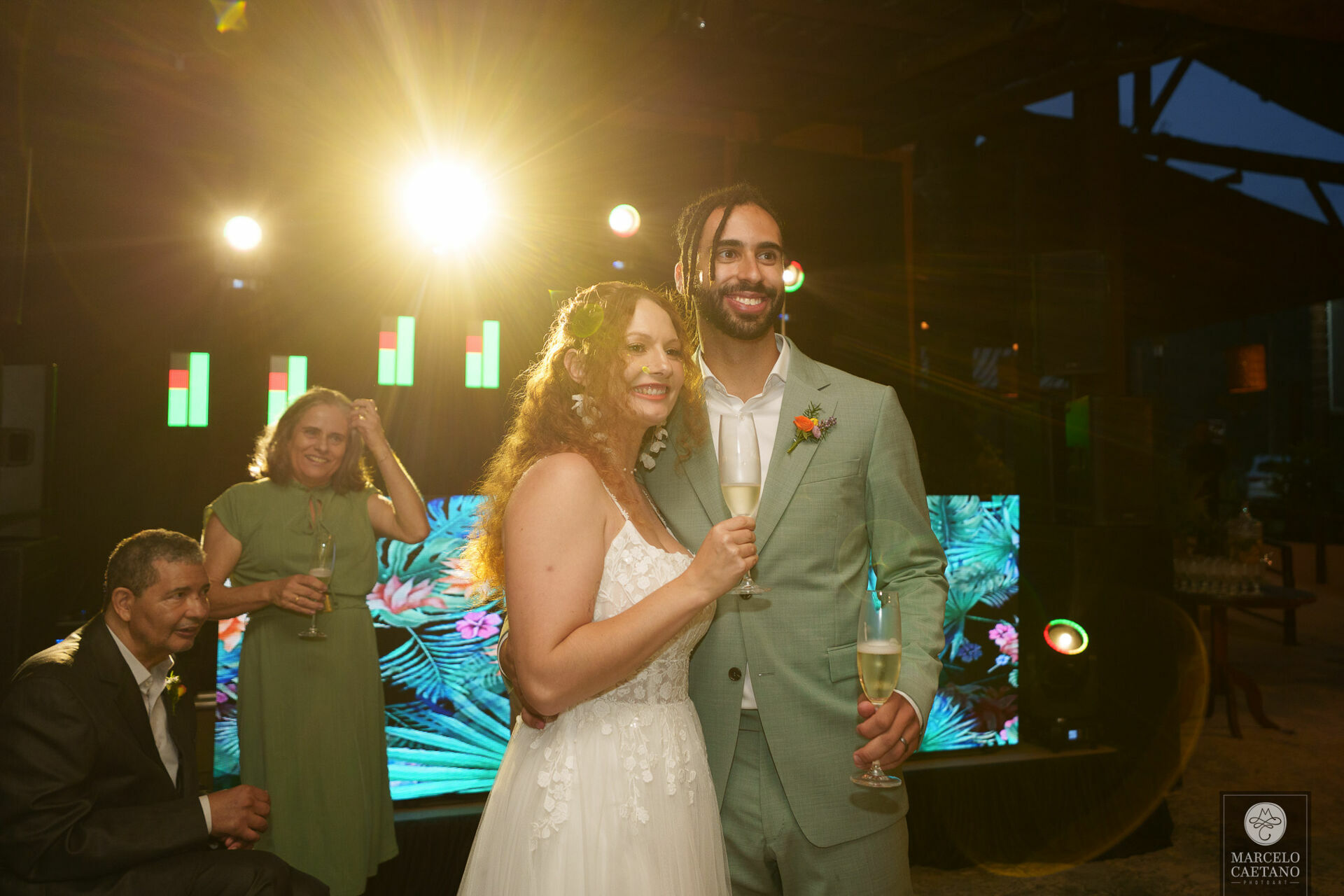 Foto Casamento na praia - Ubatuba - Vanessa e Gabriel - Imagem 91