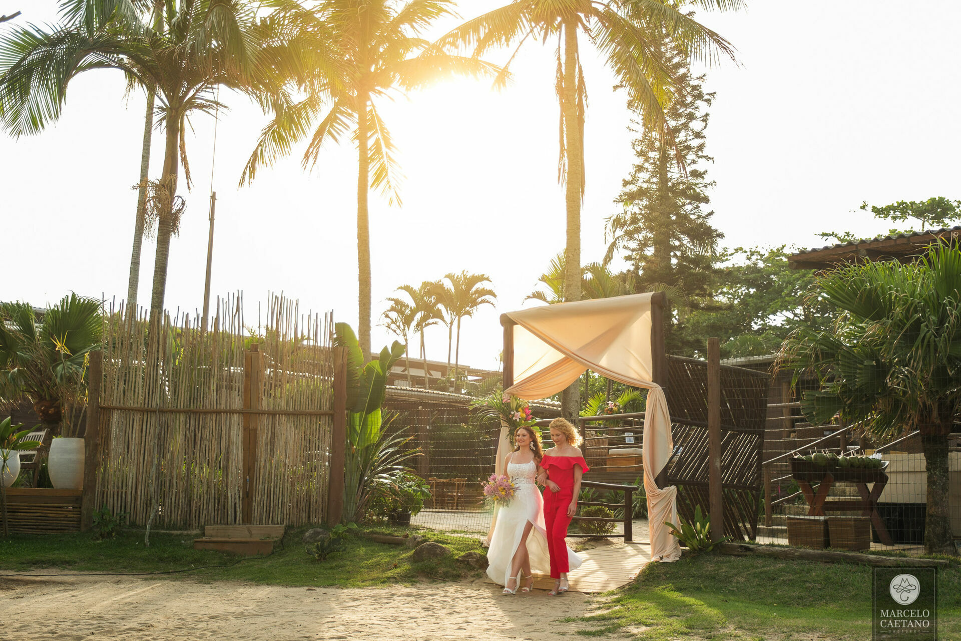 Foto Casamento na praia - Ubatuba - Vanessa e Gabriel - Imagem 38