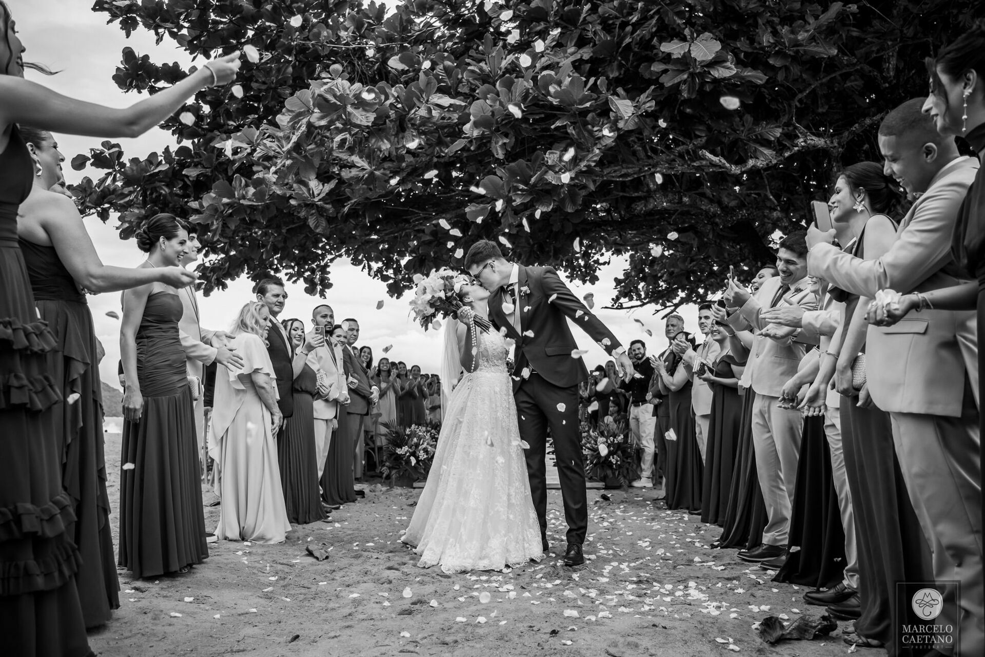 Foto Casamento na Praia - Ubatuba - Stephane e Nicholas - Imagem 54
