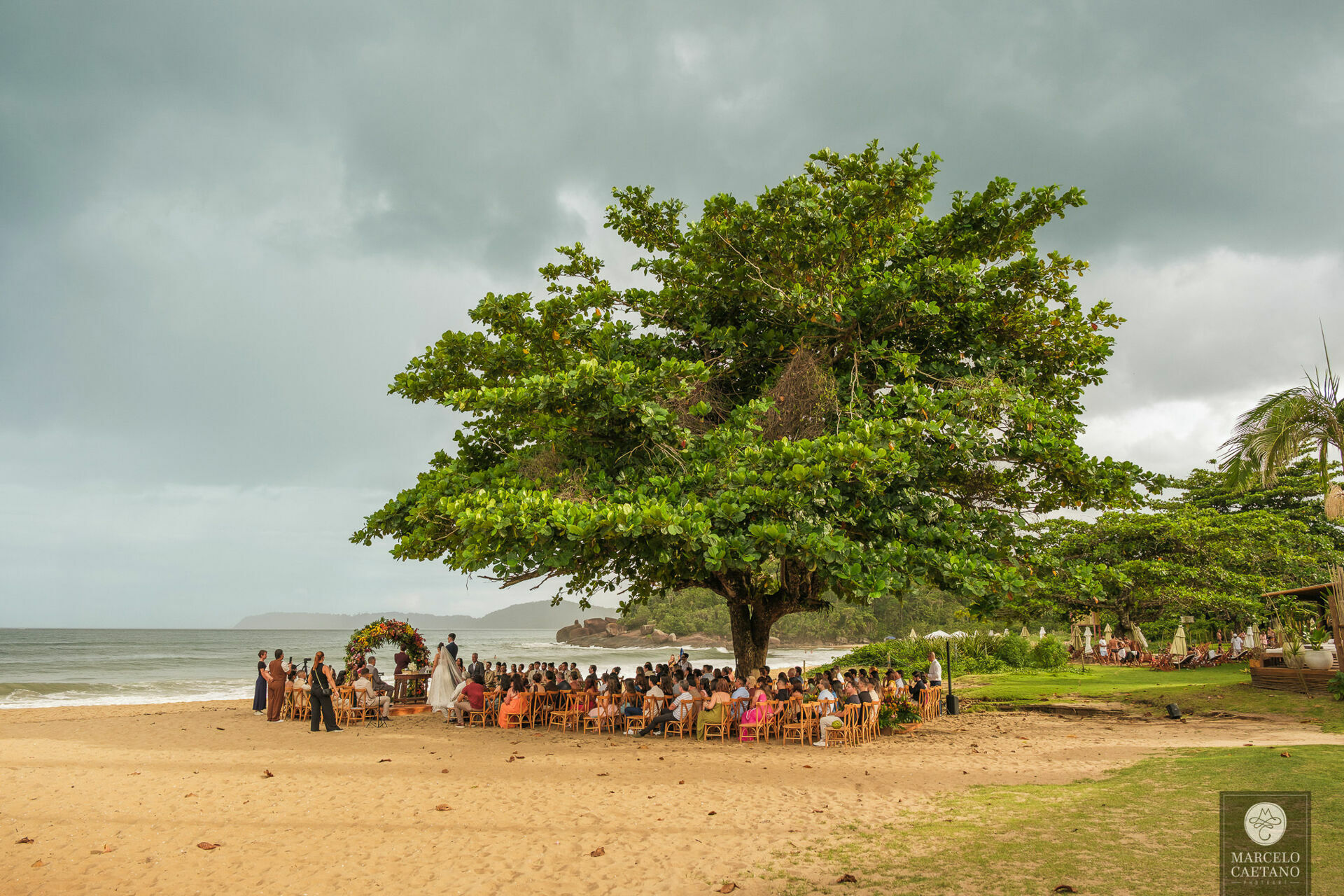 Foto Casamento na Praia - Ubatuba - Stephane e Nicholas - Imagem 35