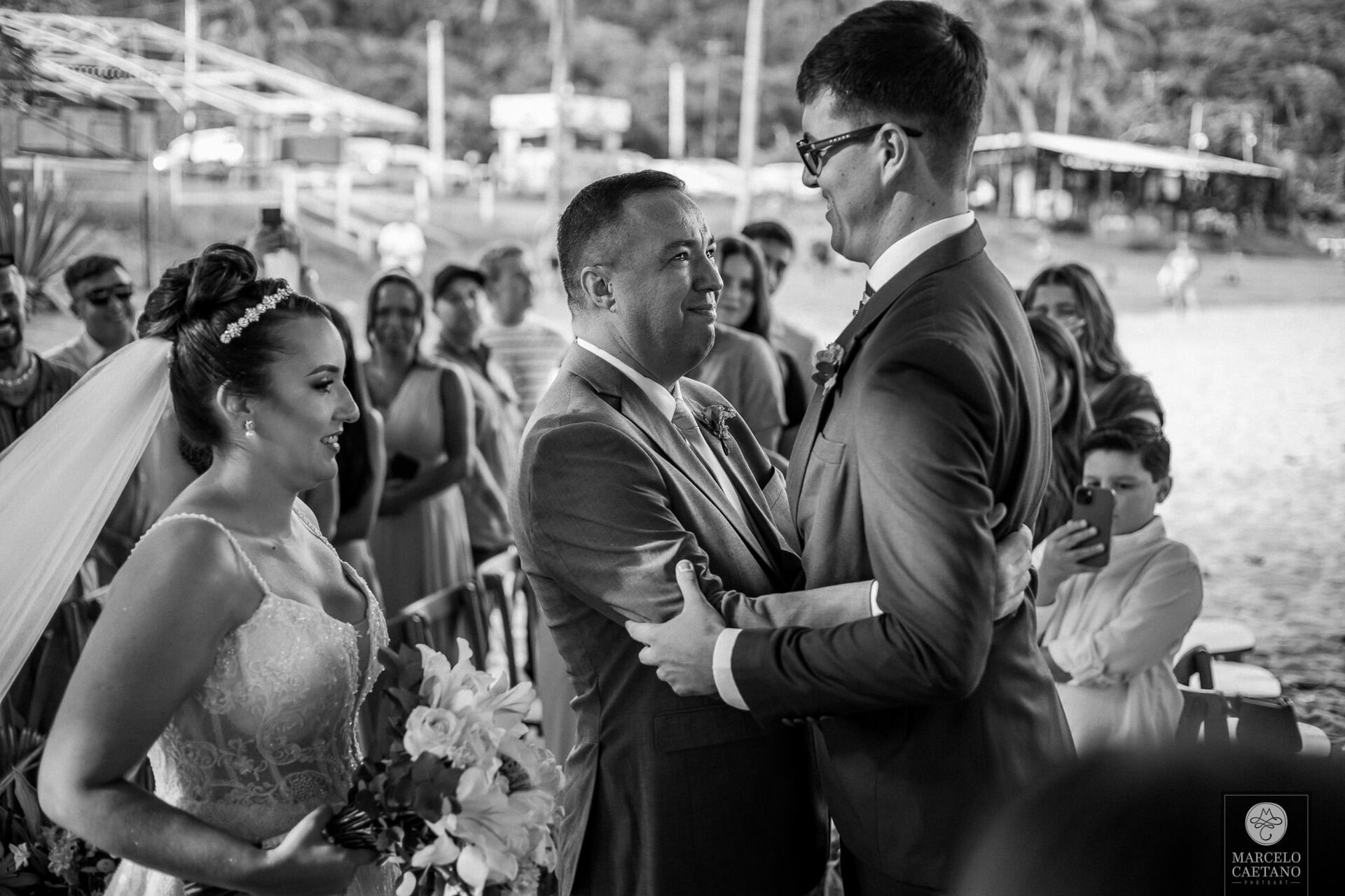 Foto Casamento na Praia - Ubatuba - Stephane e Nicholas - Imagem 30