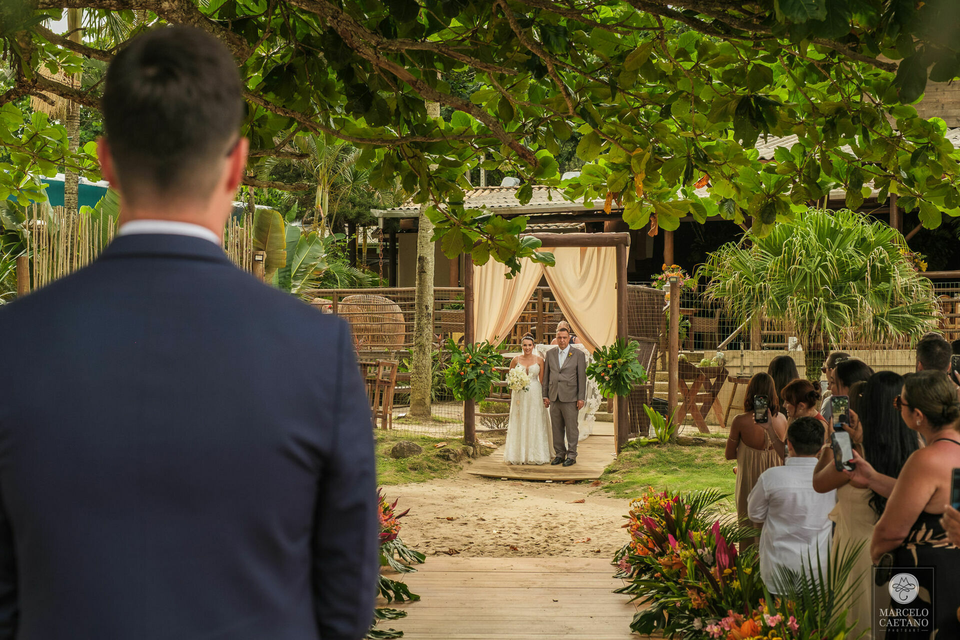 Foto Casamento na Praia - Ubatuba - Stephane e Nicholas - Imagem 27