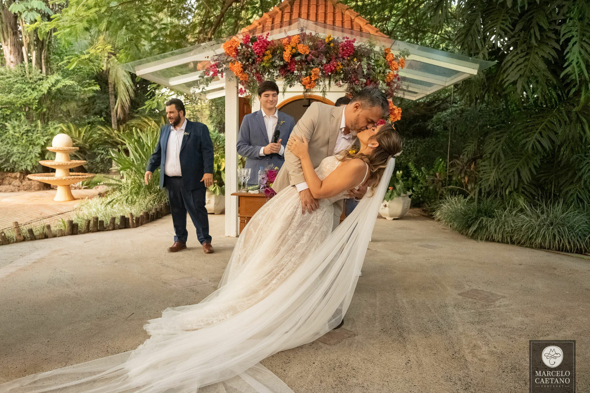 Foto Casamento no pôr do sol - Karol e Matheus - Imagem 76