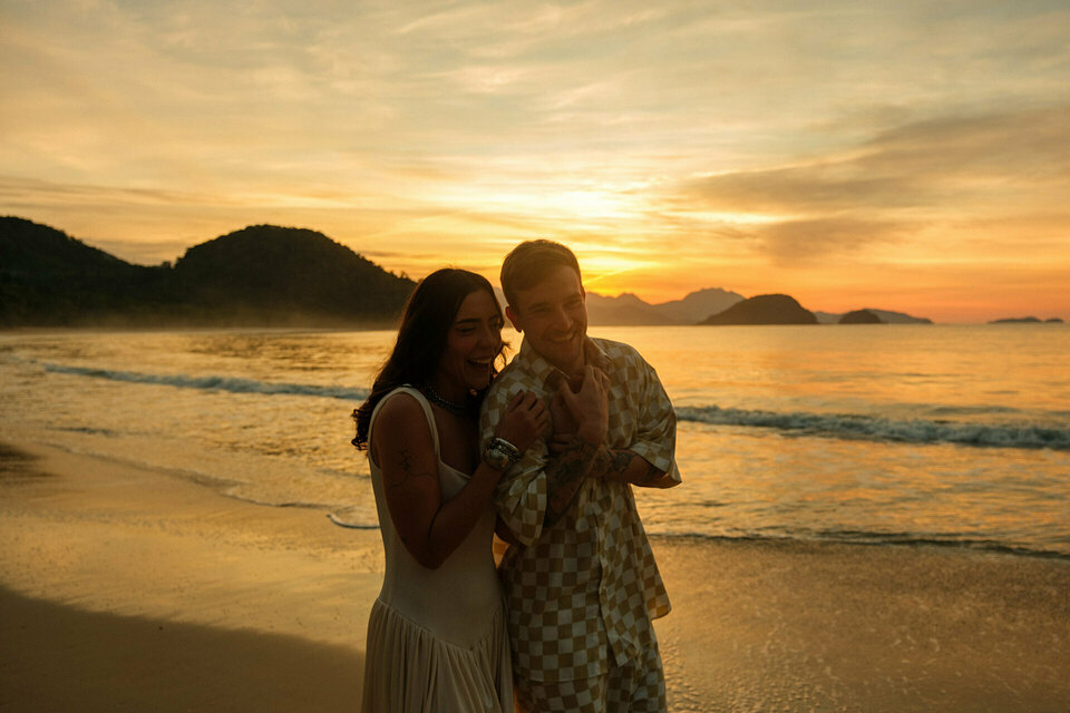 Ensaio pré-wedding na praia - Gabi e João