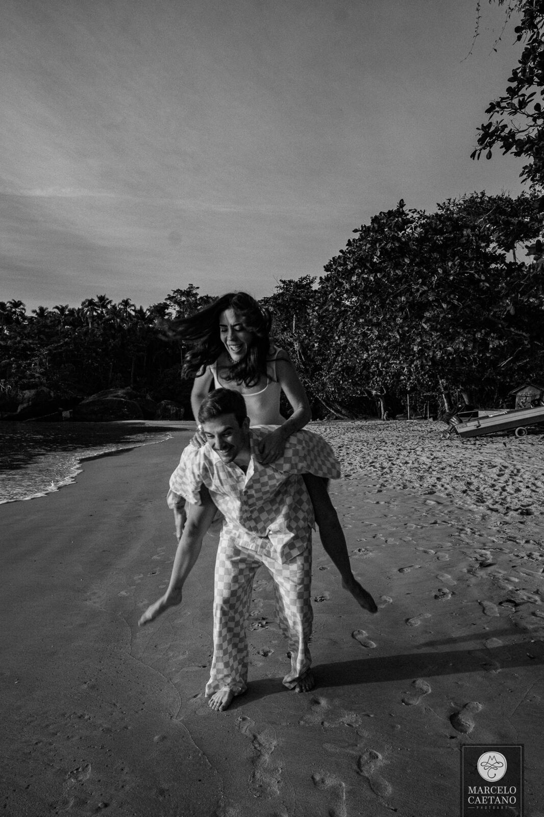 Foto Ensaio pré-wedding na praia - Gabi e João Foto Ensaio pré-wedding na praia - Gabi e João - Imagem 31