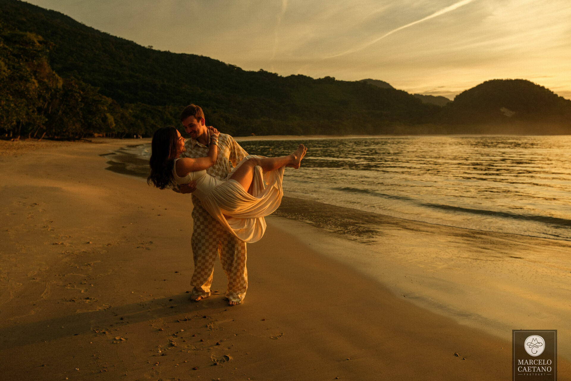 Foto Ensaio pré-wedding na praia - Gabi e João Foto Ensaio pré-wedding na praia - Gabi e João - Imagem 11